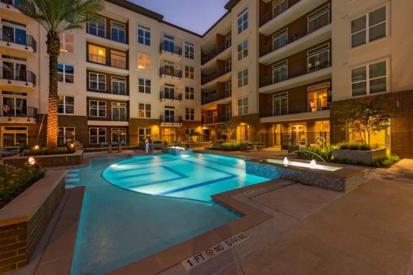 Downtown Apt Free Parking - Pool - Gym - Fully Kitchen Houston Exteriör bild